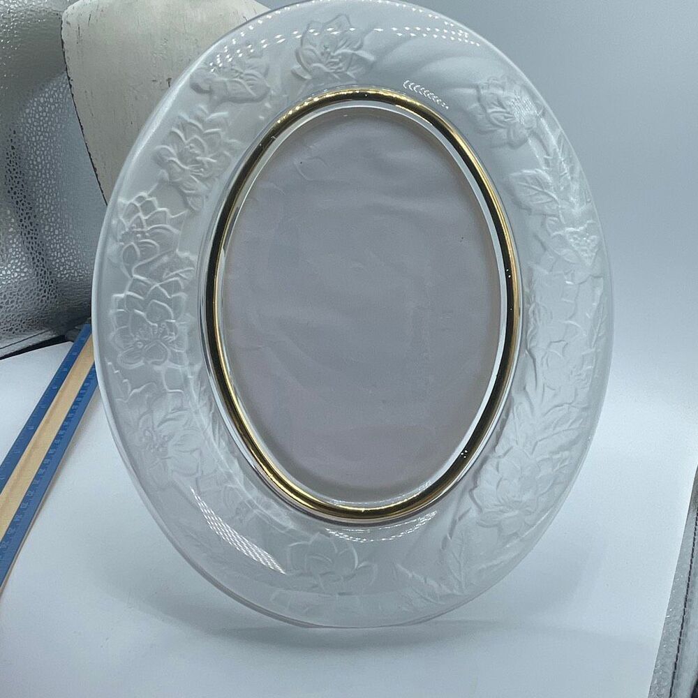 Vintage Crystal Clear Signature frosted floral heavy oval frame 5X7 picture